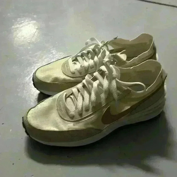 Cute Nike sneakers - Picture 1 of 3
